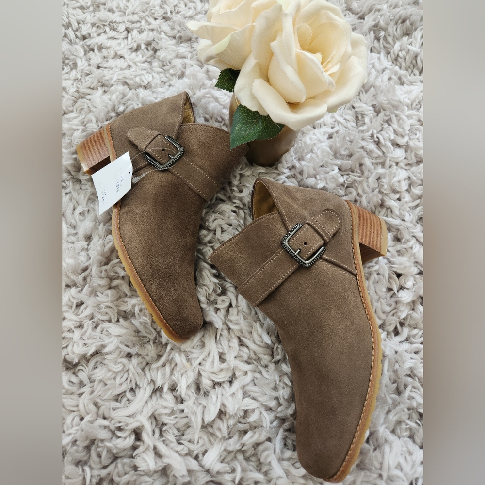 Stuart Weitzman "Dude Booties" 7